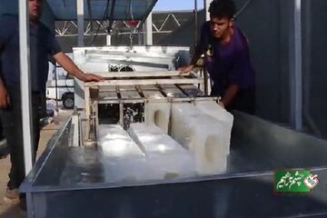 ویدیو| اورهال و راه‌اندازی دستگاه یخ‌ساز در پایانه شهید رئیسی (برکت) برای خدمت‌رسانی به زائران اربعین