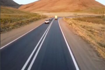 ویدیو /خط‌کشی مسیرهای منتهی به پایانه مرزی تمرچین در راستای ارتقای ایمنی تردد زائران اربعین