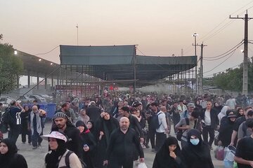 ویدیو| تردد زائران از پایانه مرزی شهید سلیمانی(مرز مهران)