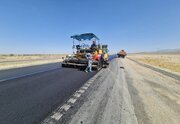 ببینید / عملیات بهسازی و روکش آسفالت محور رفسنجان _انار در استان کرمان