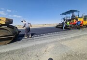 ببینید / عملیات بهسازی و روکش آسفالت محور رفسنجان _انار در استان کرمان