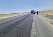 ببینید / عملیات بهسازی و روکش آسفالت محور رفسنجان _انار در استان کرمان