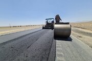 ببینید / عملیات بهسازی و روکش آسفالت محور رفسنجان _انار در استان کرمان