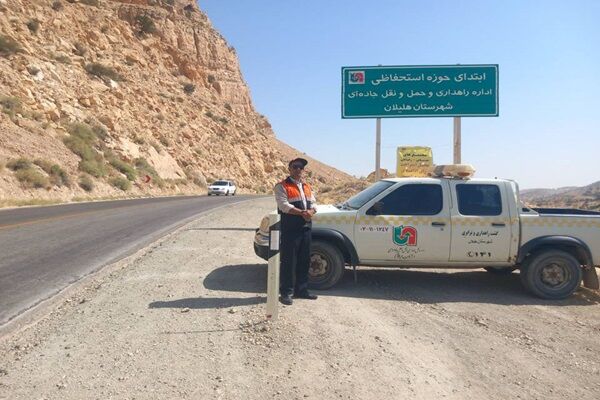 خدمت‌رسانی شبانه روزی راهداران و ماشین‌آلات اعزامی جنوب کرمان در محورهای منتهی به مرز مهران