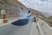 ببینید|عملیات لکه گیری محور کرج به کندوان محدوده خرگوش دره حوزه راهداری گچسر
