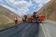 ببینید|عملیات لکه گیری محور کرج به کندوان محدوده خرگوش دره حوزه راهداری گچسر