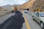 ببینید|عملیات لکه گیری محور کرج به کندوان محدوده خرگوش دره حوزه راهداری گچسر