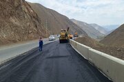 ببینید|عملیات لکه گیری محور کرج به کندوان محدوده خرگوش دره حوزه راهداری گچسر