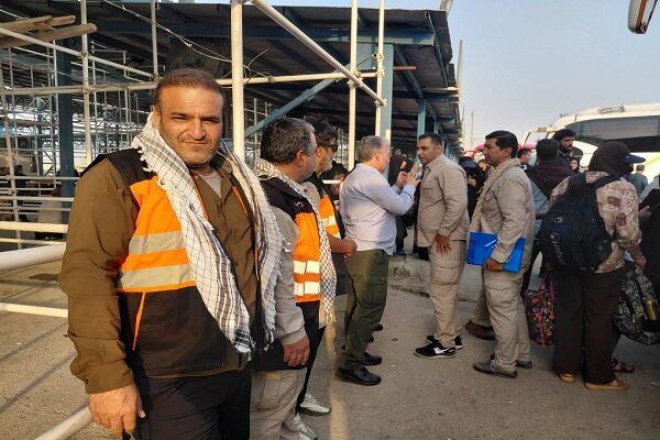 سکوی گلستان در پایانه مرزی مهران فعال و در حال انتقال زائران به استان است