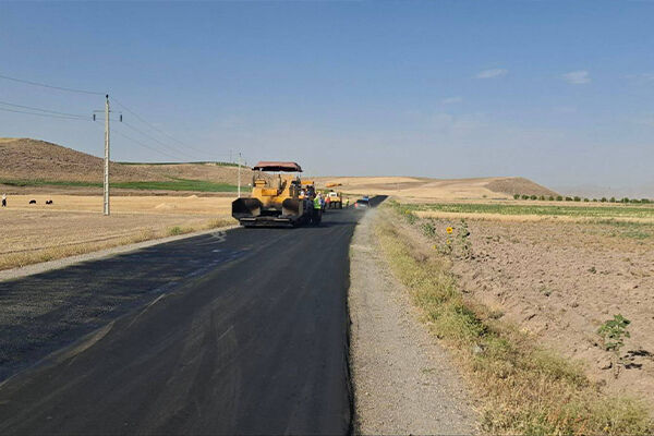 انجام عملیات روکش آسفالت محور روستایی دهگلان _ بلدستی( محدوده روستای تلوار به طول10کیلومتر) توسط اداره راهداری و حمل و نقل جاده ای شهرستان دهگلان کردستان