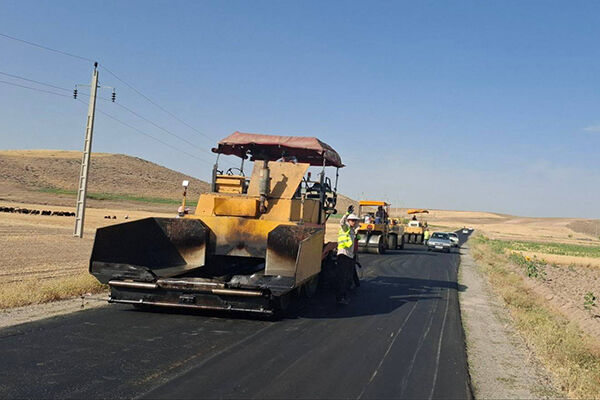 ببینید/ انجام عملیات روکش آسفالت محور روستایی دهگلان _ بلدستی( محدوده روستای تلوار به طول۱۰کیلومتر) توسط اداره راهداری و حمل و نقل جاده ای شهرستان دهگلان کردستان