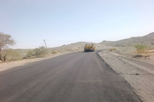 اجرای عملیات بهسازی و روکش آسفالت محور روستایی اسپکه–هریدوک در جنوب سیستان و بلوچستان