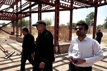 ببینید| بازدید سید محسن موسوی زاده نماینده اهواز و روح اله عمادی مدیر کل راه و شهرسازی به همره اسماعیلی زاده فرماندار از پروژه ساختمان فرمانداری باوی