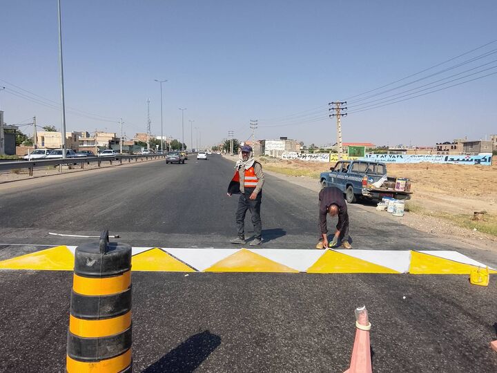 ببینید | اجرای عملیات آشکارسازی سرعت‌کاه در محور قزوین–همدان محدوده تاکستان با هدف ارتقای ایمنی و آماده‌سازی مسیر برای تردد زائران اربعین حسینی توسط راهداران تاکستان در استان قزوین