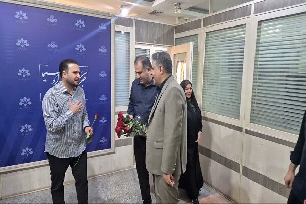ببینید | تجلیل مدیرکل راه و شهرسازی خوزستان از خبرنگاران صدا و سیمای مرکز خوزستان به مناسبت روز خبرنگار