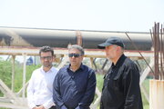ببینید | بازدید مدیرکل راه و شهرسازی خوزستان و نماینده اهواز از پل بند قیر در مسیر اهواز به شوشتر