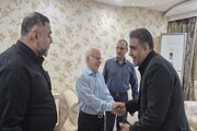 ببینید | همزمان با روز خبرنگار مدیرکل راه و شهرسازی از روزنامه نگار پیشکسوت خوزستانی عیادت کرد