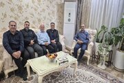 ببینید | همزمان با روز خبرنگار مدیرکل راه و شهرسازی از روزنامه نگار پیشکسوت خوزستانی عیادت کرد