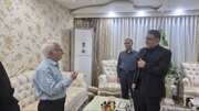 ببینید | همزمان با روز خبرنگار مدیرکل راه و شهرسازی از روزنامه نگار پیشکسوت خوزستانی عیادت کرد