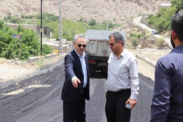 آغاز اجرای عملیات بهسازی و روکش آسفالت قسمتی از محور جیرفت_میجان به طول ۲ کیلومتر با اعتبار ۱۰ میلیارد تومان