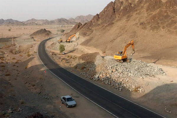 عملیات احداث قطعه دوم بزرگراه محور قلعه‌گنج–کهنوج ادامه دارد