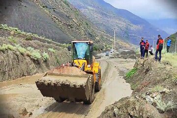 ویدیو| تلاش شبانه روزی راهداران شهرستان سوادکوه جهت پاکسازی و بازگشایی محور ارتباطی 
"آپون_ انند_ چرات" در پی وقوع سیلاب