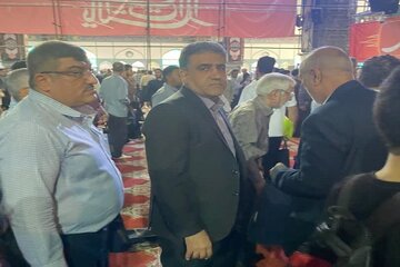ببینید| پاسخگویی مدیرکل راه و شهرسازی خوزستان به شهروندان اهوازی در مصلی نماز جمعه اهواز