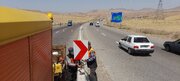 ببینید/ نصب انواع تابلو و علائم ایمنی راه در آزادراه قزوین - رشت توسط راهداران کوهین در استان قزوین