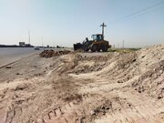 ببینید/ خاکبرداری، تسطیح و اصلاح شیب شیروانی در محور کنارگذر لاین جنوبی توسط راهداران شهرستان قزوین در استان قزوین