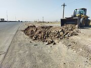 ببینید/ خاکبرداری، تسطیح و اصلاح شیب شیروانی در محور کنارگذر لاین جنوبی توسط راهداران شهرستان قزوین در استان قزوین