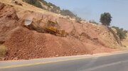 ویدیوعملیات ترانشه برداری و حذف نقطه کور در محور پلدختر-اسلام آباد غرب