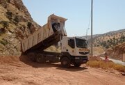 ویدیوعملیات ترانشه برداری و حذف نقطه کور در محور پلدختر-اسلام آباد غرب