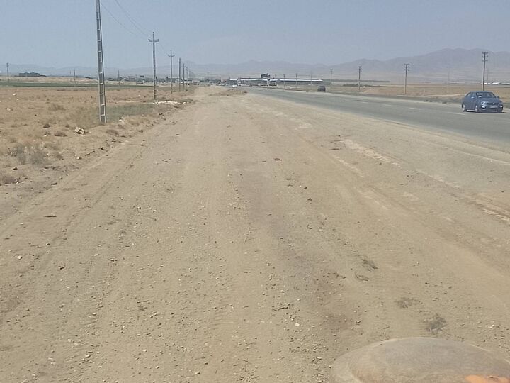 ببینید/ اجرای عملیات تسطیح، شانه سازی، علف زنی و ایمن سازی دهه پل‌ها در محور قزوین_همدان توسط راهداران تاکستان در استان قزوین