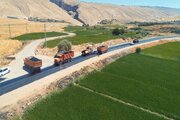اجرای عملیات روکش آسفالت محور کارزان ـ لومار در محدوده سرتنگ تا روستای ورمیان در استان ایلام به طول ۲ کیلومتر