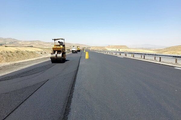 شتاب اجرای عملیات روکش و آسفالت در آزادراه تبریز–زنجان/ ۸ اکیپ پای کار آمدند