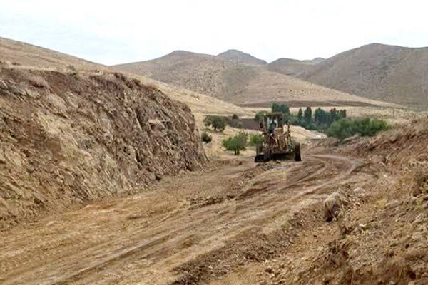 تداوم تسطیح و آماده سازی تا ترانشه برداری و اجرای آسفالت در محورهای روستایی شهرستان دهگلان کردستان