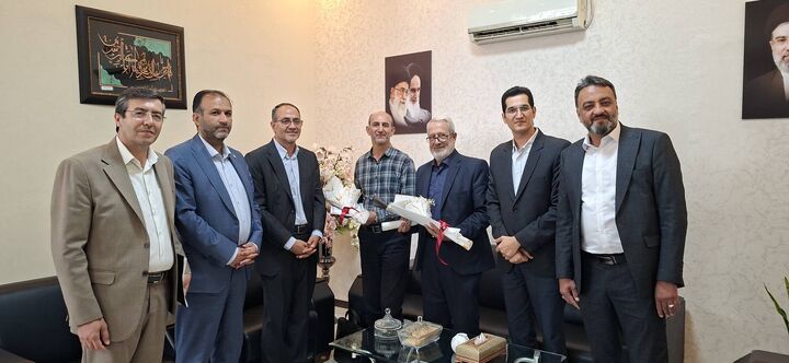 تجلیل از دو ایثارگر اداره کل راه و شهرسازی خراسان رضوی