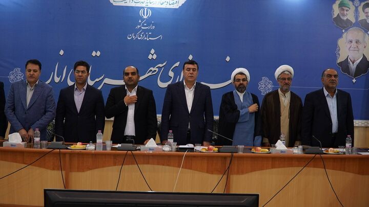 بررسی وضعیت پروژه‌های راه و شهرسازی در جلسه شورای اداری شهرستان انار