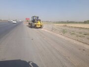 ببینید/ اجرای عملیات خاکبرداری، تسطیح و ریگلاژ شانه راه محور کنارگذر توسط راهداران شهرستان قزوین در استان قزوین