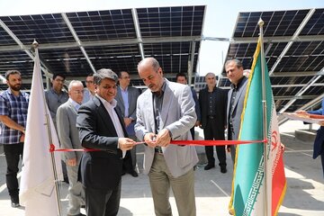افتتاح پنل خورشیدی شرکت بازآفرینی