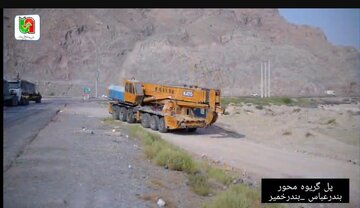 تصاویری از  ایستادگی راهداران و مراحل بازسازی پل گریوه در استان هرمزگان