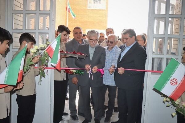 زنگ افتتاح در مدرسه ۹ کلاسه رستم‌زاده سمنان به صدا درآمد