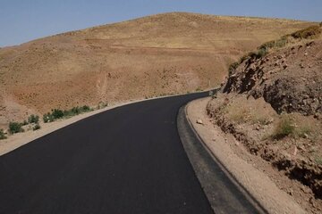 ببینید | عملیات آسفالت محور روستایی اورازان در شهرستان طالقان