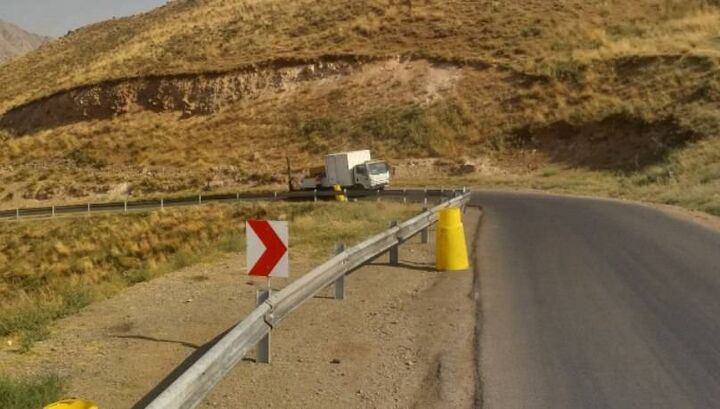 ایمن‌سازی نقاط پرتگاهی محور آتشگاه–برغان با نصب گاردریل و علائم هشداردهنده