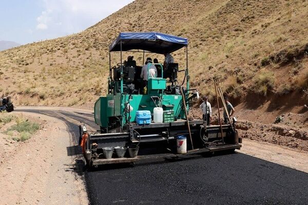 ببینید | عملیات آسفالت محور روستایی اورازان در شهرستان طالقان