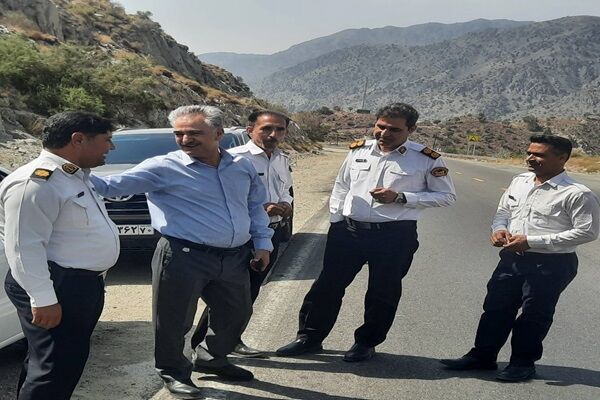 بازدید مشترک راهداری جنوب کرمان و پلیس راه از نقاط پرتصادف محورهای مواصلاتی جنوب کرمان