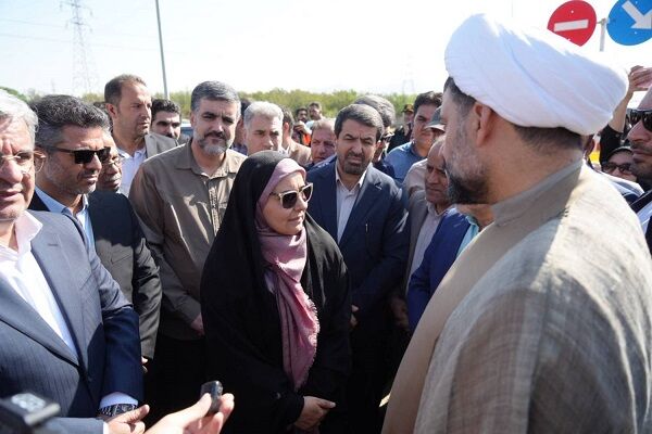 فرزانه صادق به منظور بازدید از پروژه‌های راه و شهرسازی عازم نهاوند شد