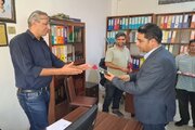دیدار صمیمانه مدیرکل راه و شهرسازی استان مرکزی با کارکنان به مناسبت هفته دولت