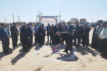 احداث مدرسه در سایت نهضت ملی مسکن آرادان استان سمنان کلنگ‌زنی شد