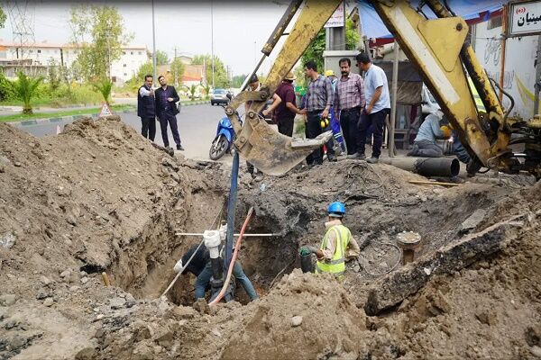 رفع مشکل تیرهای برق حادثه‌ساز در مسیر آستانه اشرفیه به بندر کیاشر
